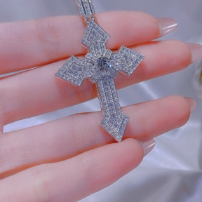 Bộ sưu tập mặt dây chuyền cây thánh giá của nhà Ruby