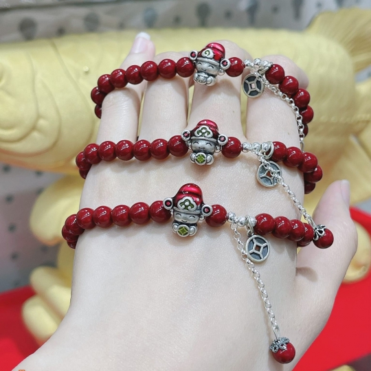 Đá mix charm bạc + ông thần tài xíu dể thương và mai mắn 