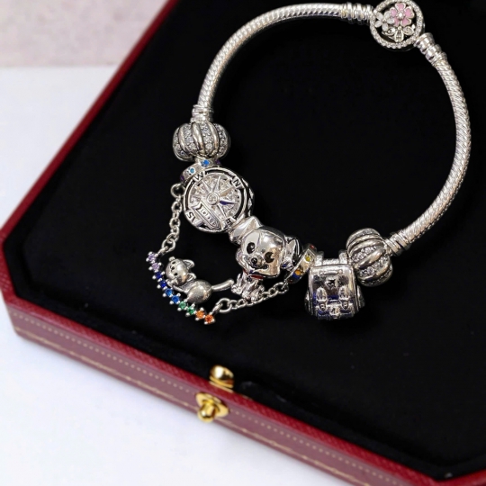 Bộ sưu tập lắc tay nữ mới nhất của nhà Bạc Ruby