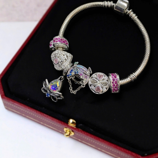 Bộ sưu tập lắc tay nữ mới nhất của nhà Bạc Ruby