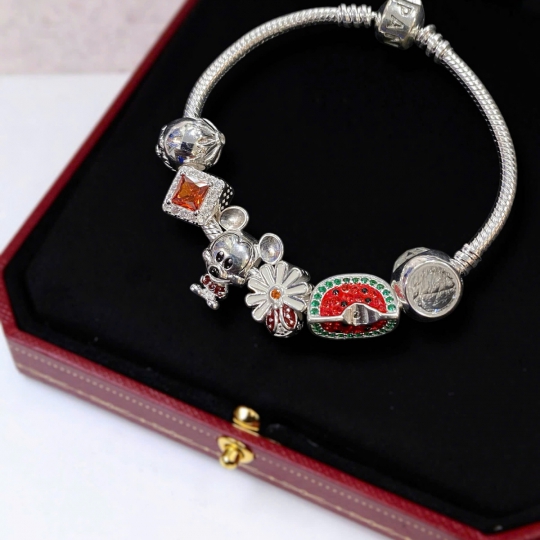 Bộ sưu tập lắc tay nữ mới nhất của nhà Bạc Ruby