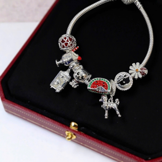 Bộ sưu tập lắc tay nữ mới nhất của nhà Bạc Ruby