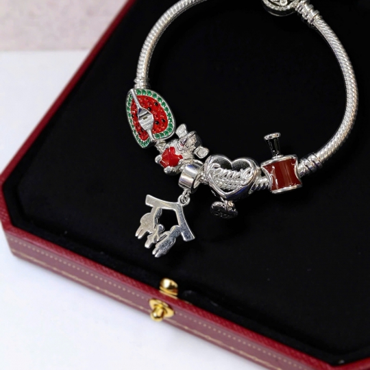 Bộ sưu tập lắc tay nữ mới nhất của nhà Bạc Ruby