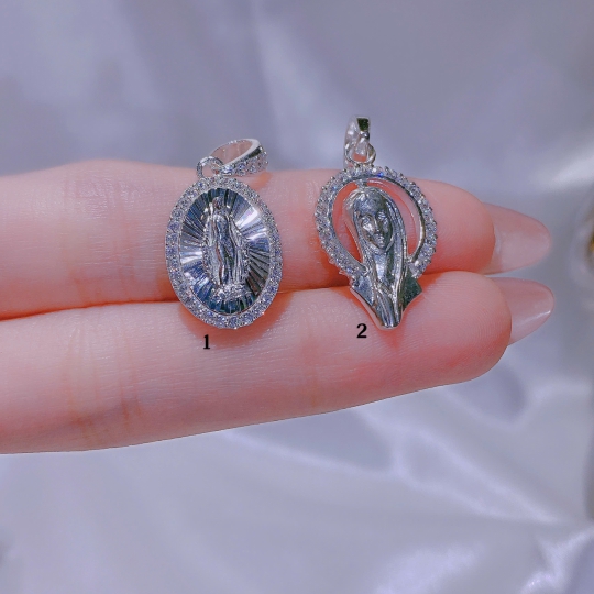 Bộ sưu tập mặt dây chuyền cây thánh giá của nhà Ruby