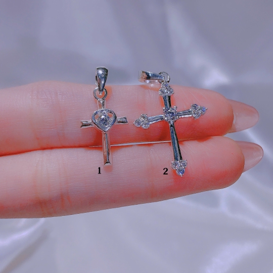 Bộ sưu tập mặt dây chuyền cây thánh giá của nhà Ruby