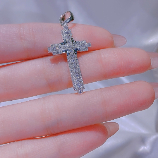 Bộ sưu tập mặt dây chuyền cây thánh giá của nhà Ruby