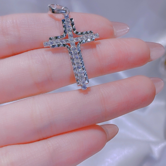 Bộ sưu tập mặt dây chuyền cây thánh giá của nhà Ruby