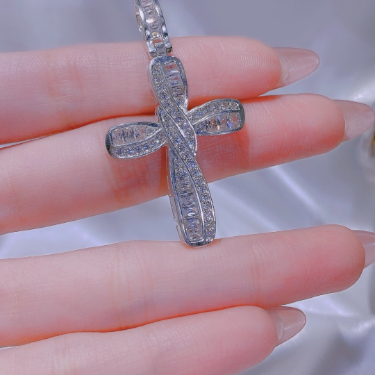 Bộ sưu tập mặt dây chuyền cây thánh giá của nhà Ruby